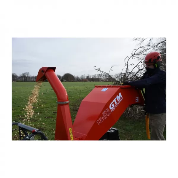 Benzinový drtič dřeva s pásovým pojezdem GTM MSGTS1305RG15