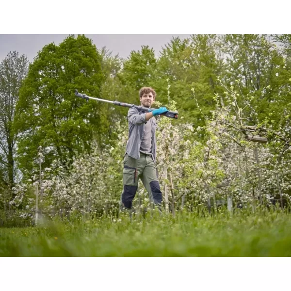 Aku teleskopické nůžky na větve HighCut 360/18V 1x2,0Ah P4A - sada Gardena 14776-20