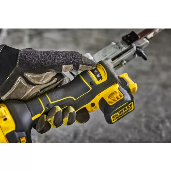 Aku prstová bruska POWERSTACK 18V 2x1,7Ah DeWALT DCM200E2T