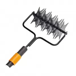 Provzdušňovač trávníku QuikFit Fiskars 1000689