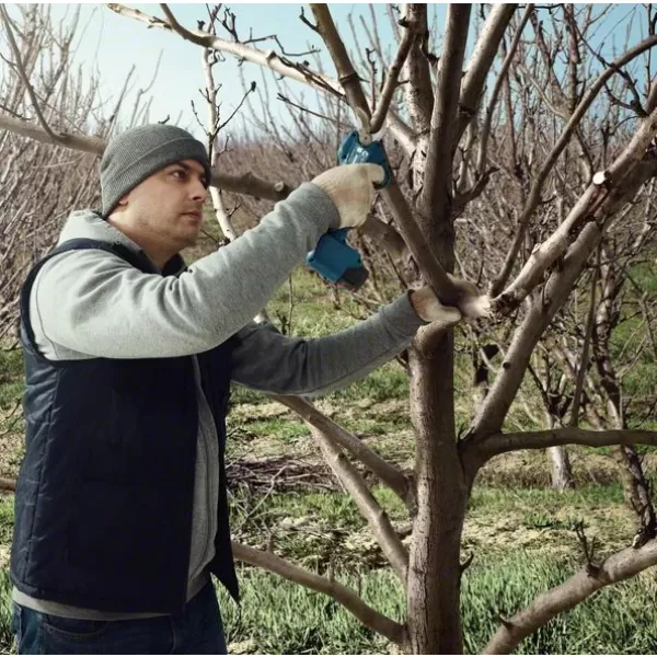 Aku zahradnické nůžky 12V 2x3,0Ah Bosch Pro Pruner 06019K1021