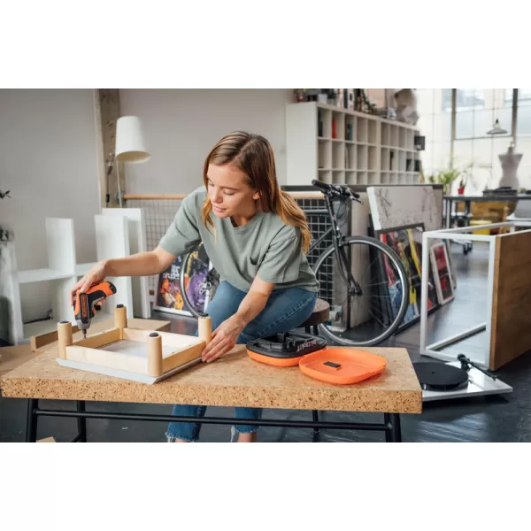 Aku šroubovák se zahnutou rukojetí 3,6V Black&Decker BCF611CK