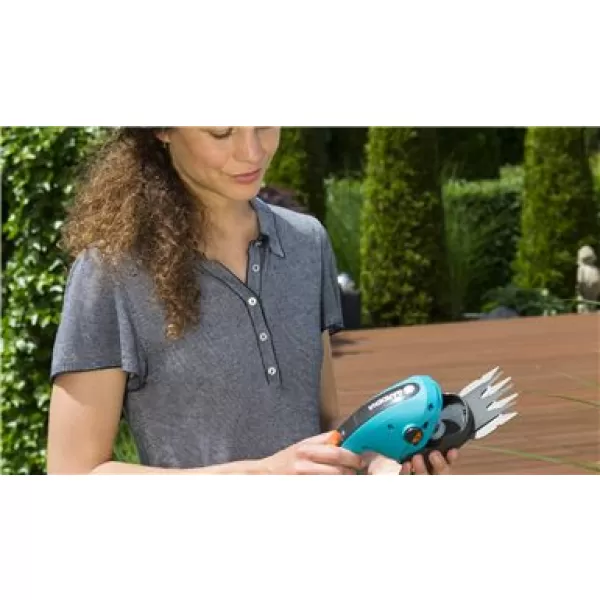 Aku nůžky na trávu 3,6V/2,5Ah Gardena ClassicCut 9853-20