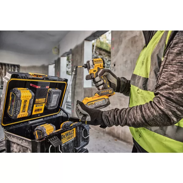 Dvojitá nabíječka v kufru TOUGHSYSTEM 2.0 DeWALT DWST83471