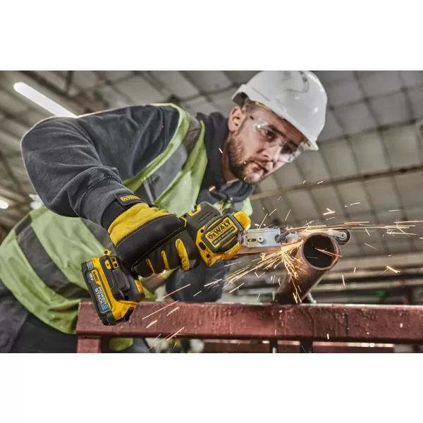 Aku prstová bruska POWERSTACK 18V 2x1,7Ah DeWALT DCM200E2T