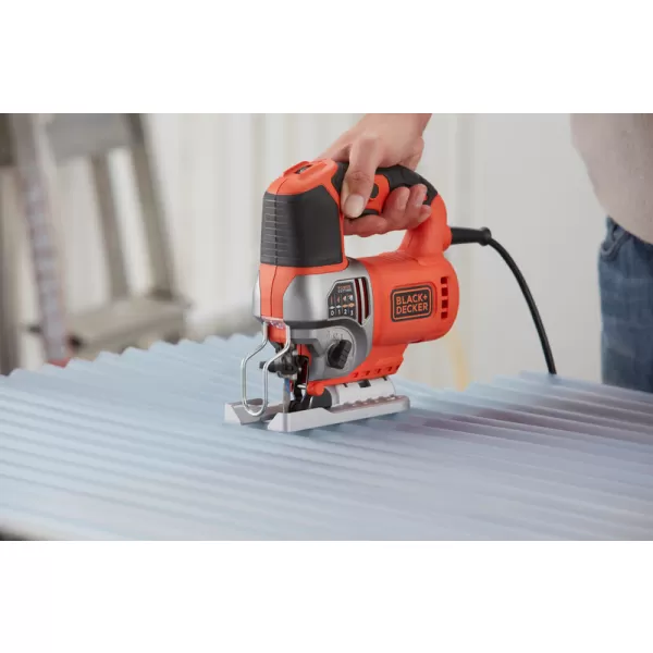 Přímočará pila 650W v kufru Black&Decker BES610K