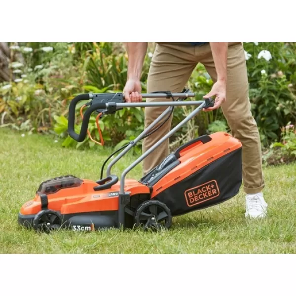 Aku rotační sekačka 18V 2x4,0Ah Black&Decker BCMW33184L2