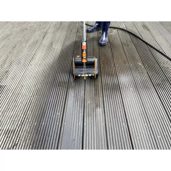 Aku povrchový kartáč 20V bez aku Powershare Worx Garden WG441E.9