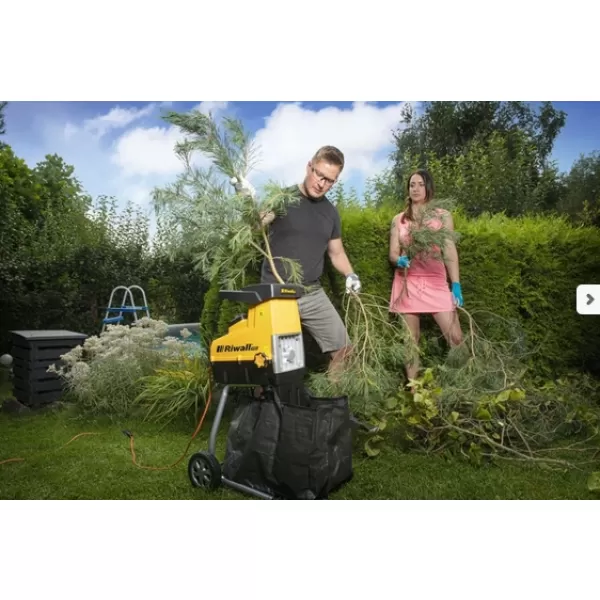 Elektrický válcový drtič větví Riwall PRO RES 3044