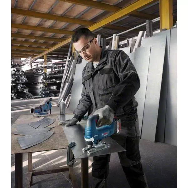 Aku kmitací pila 18V 2x4,0Ah Bosch GST 185-LI 06015B3024