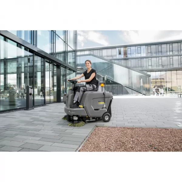 Zametací stroj s odsáváním KM 85/50 R Bp Pack 80Ah Li+FC Kärcher 1.351-129.0
