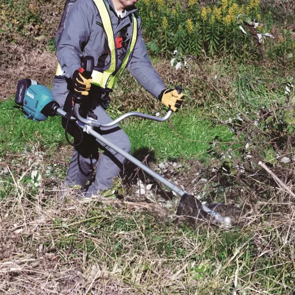 Aku křovinořez Li-ion XGT 40V bez aku Makita UR013GZ04