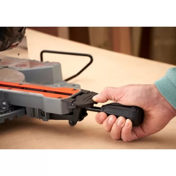 Posuvná pokosová pila 216mm Black&Decker BES701