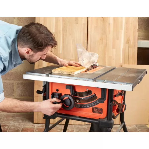 Stolní kotoučová pila 1800W Black&Decker BES720