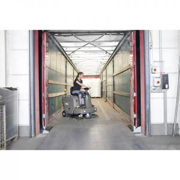 Zametací stroj s odsáváním KM 85/50 R Bp Pack 80Ah Li+FC Kärcher 1.351-129.0