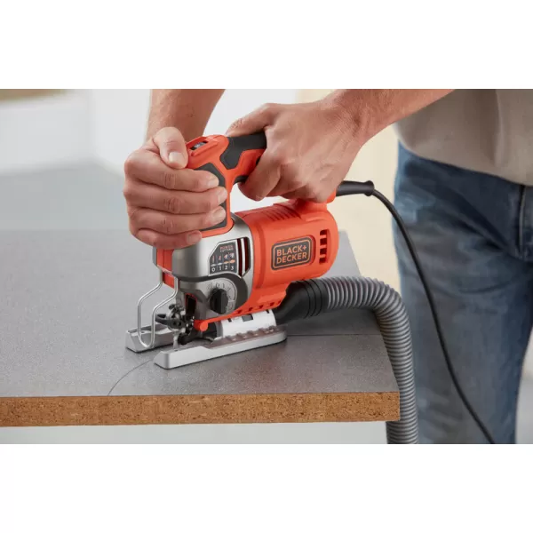 Přímočará pila 650W v kufru Black&Decker BES610K