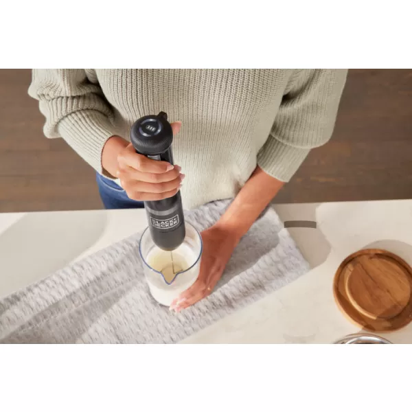 Aku tyčový mixér 7,2V 1x2,0Ah + šlehač - černý Black&Decker BCKM1012KB