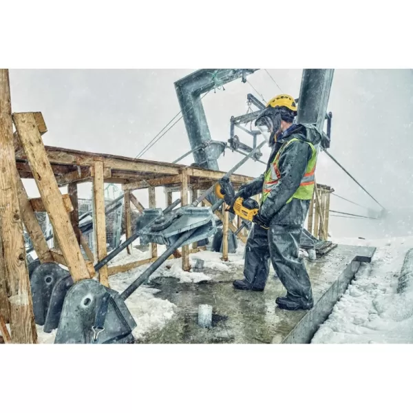 Aku rozbrušovací pila 230mm 54V bez aku a kotouče DeWALT DCS691N