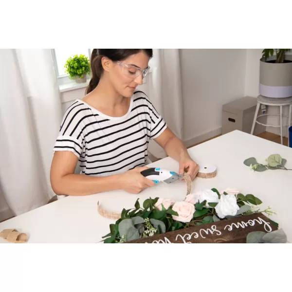 Aku nůžky 3,6V Black&Decker BCSC115