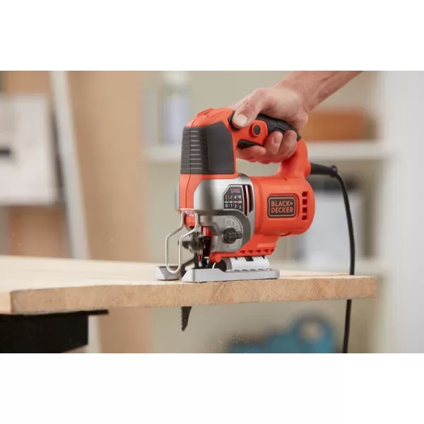 Přímočará pila 650W v kufru Black&Decker BES610K