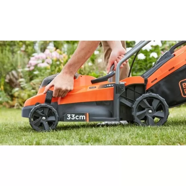 Aku rotační sekačka 18V 2x4,0Ah Black&Decker BCMW33184L2