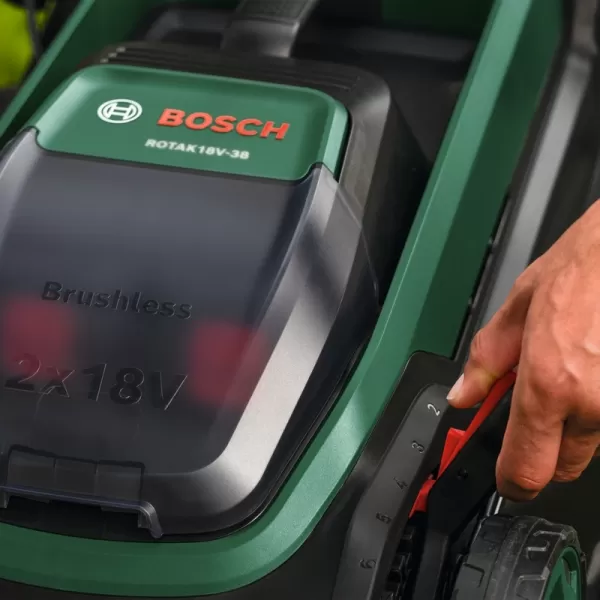 Aku sekačka 18V bez aku Bosch Rotak 18V2-38 06008B9M01