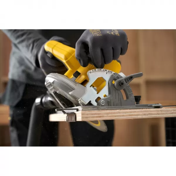 Aku okružní pila 18V/1x4,0Ah STANLEY FATMAX V20 SFMCS551M1T