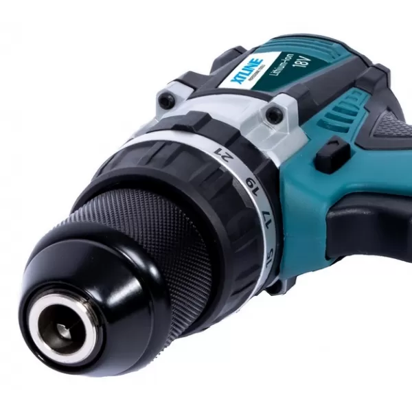 Aku vrtačka s příklepem bezuhlíková 18V + 2baterie + kufr XTline XT102865