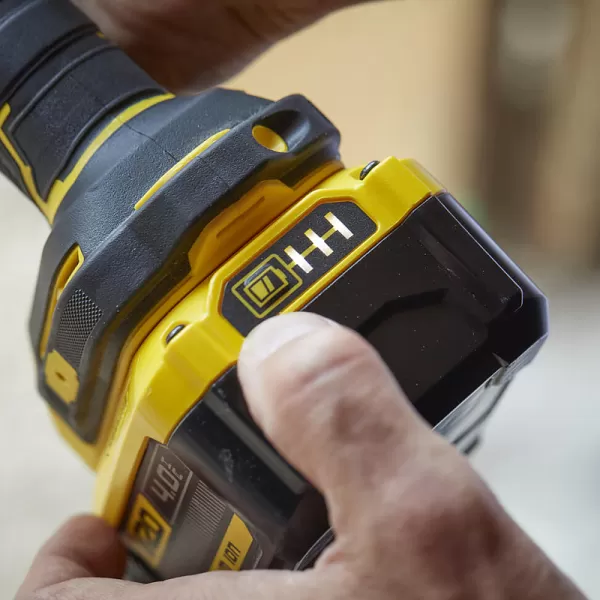 Aku úhlová bruska 125mm V20 18V 2x4,0Ah Stanley FatMax SFMCG400M2K