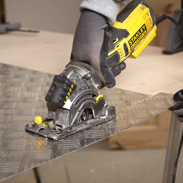 Univerzální okružní pila Stanley FatMax FME380K