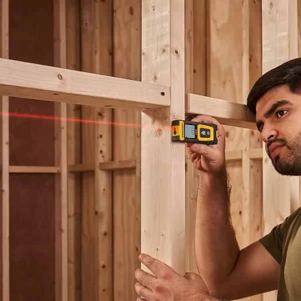 Laserový dálkoměr SLM100 STANLEY STHT77100-0