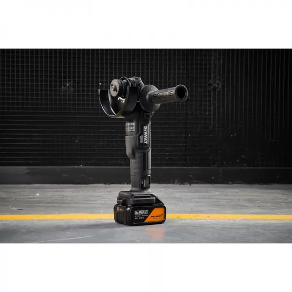 Aku úhlová bruska 125 mm 18V/2x5,0Ah McLaren DeWALT DCG45MP2T