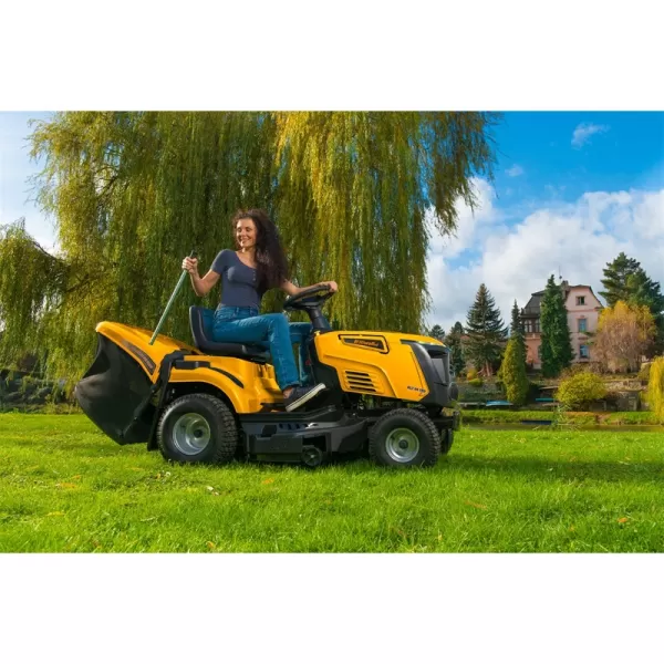 Travní traktor se zadním výhozem a mechanickou převodovkou 86 cm Riwall RLT 86 TRD