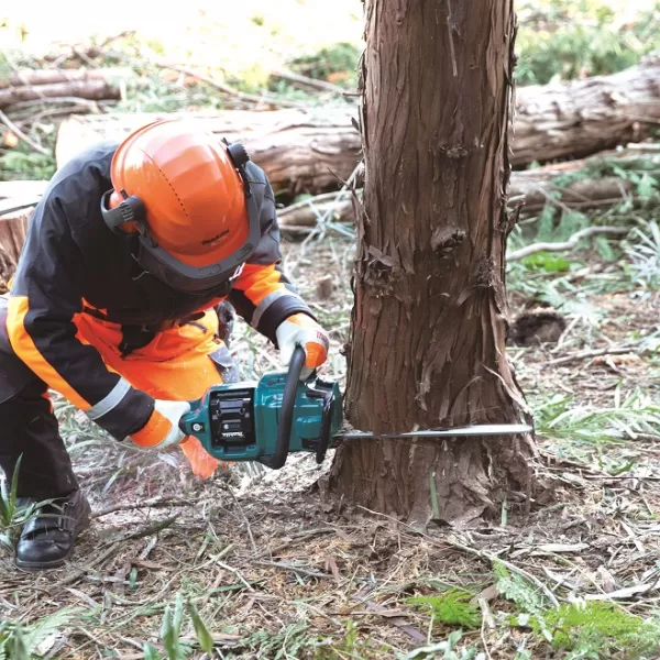 Aku řetězová pila 400 mm Li-ion XGT 40V bez aku Makita UC023GZ