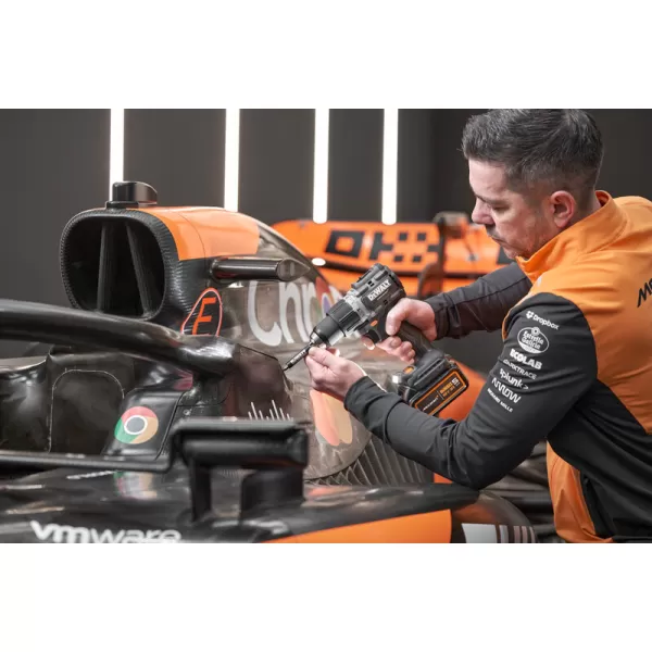 Aku příklepová vrtačka 18V/2x5,0Ah limitovaná edice McLaren DeWALT DCD85MP2T