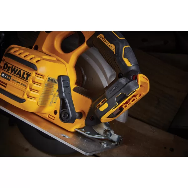 Aku kotoučová pila 18V FLEXVOLT ADVANTAGE bez aku DeWALT DCS573NT