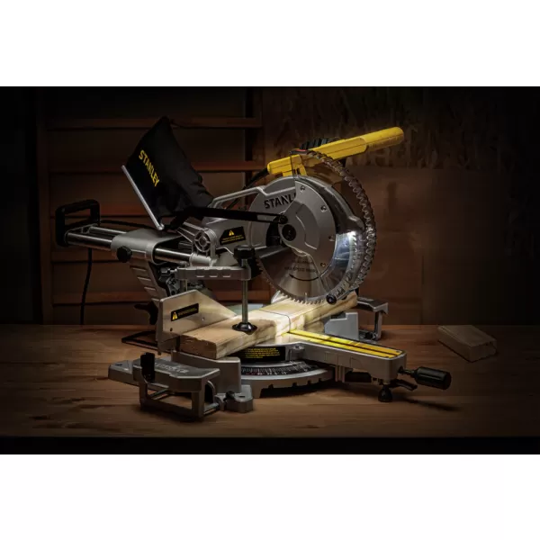 Pokosová pila 254 mm 1800 W s pojezdem Stanley SM1800