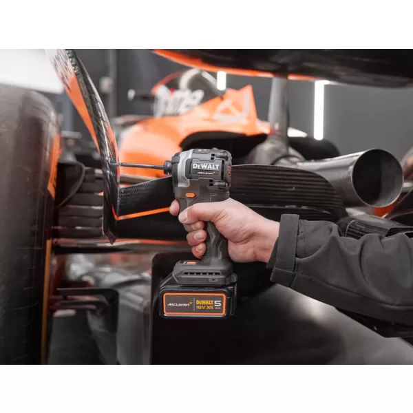 Aku rázový utahovák 1/4" 18V/2x5,0Ah limitovaná edice McLaren DeWALT DCF85MP2T