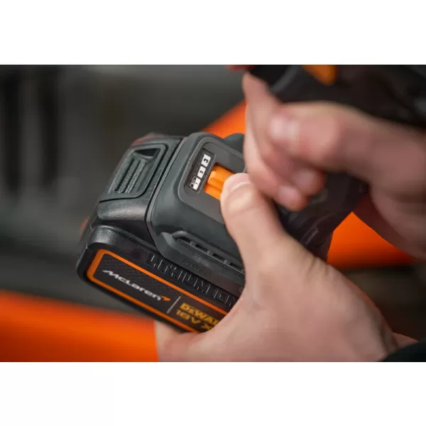 Kombosada aku nářadí 18V/2x5,0Ah limitovaná edice McLaren DeWALT DCK200MP2T