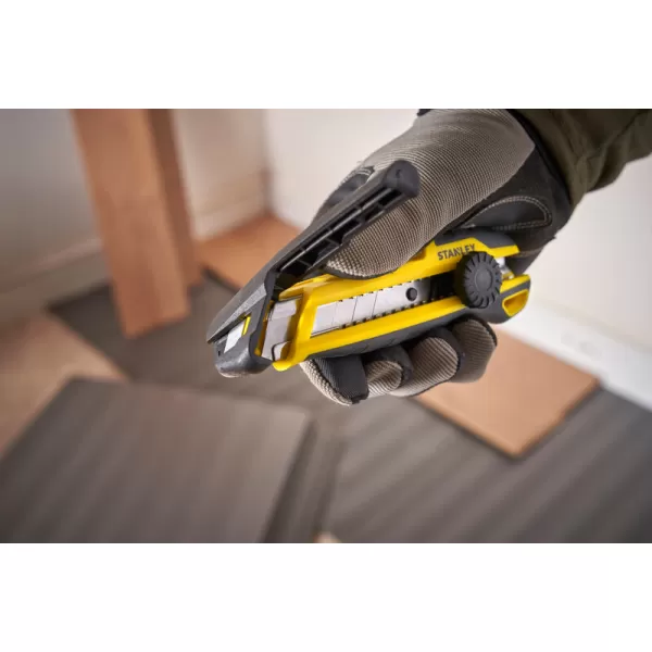 Vysouvací lámací nůž s aretačním kolečkem FatMax Stanley STHT10500-0